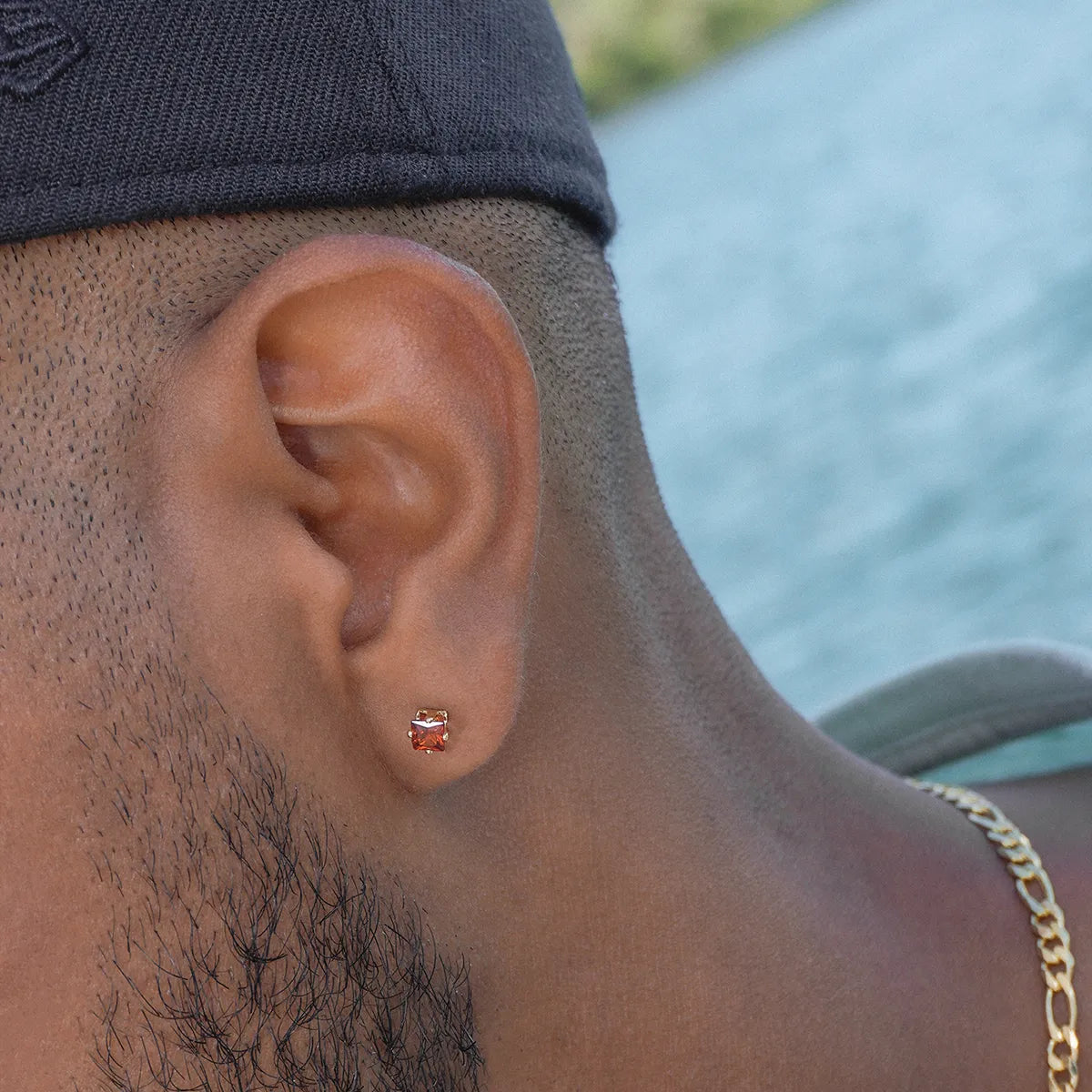 ARETE TOPO CIRCON CUADRADO ROJO