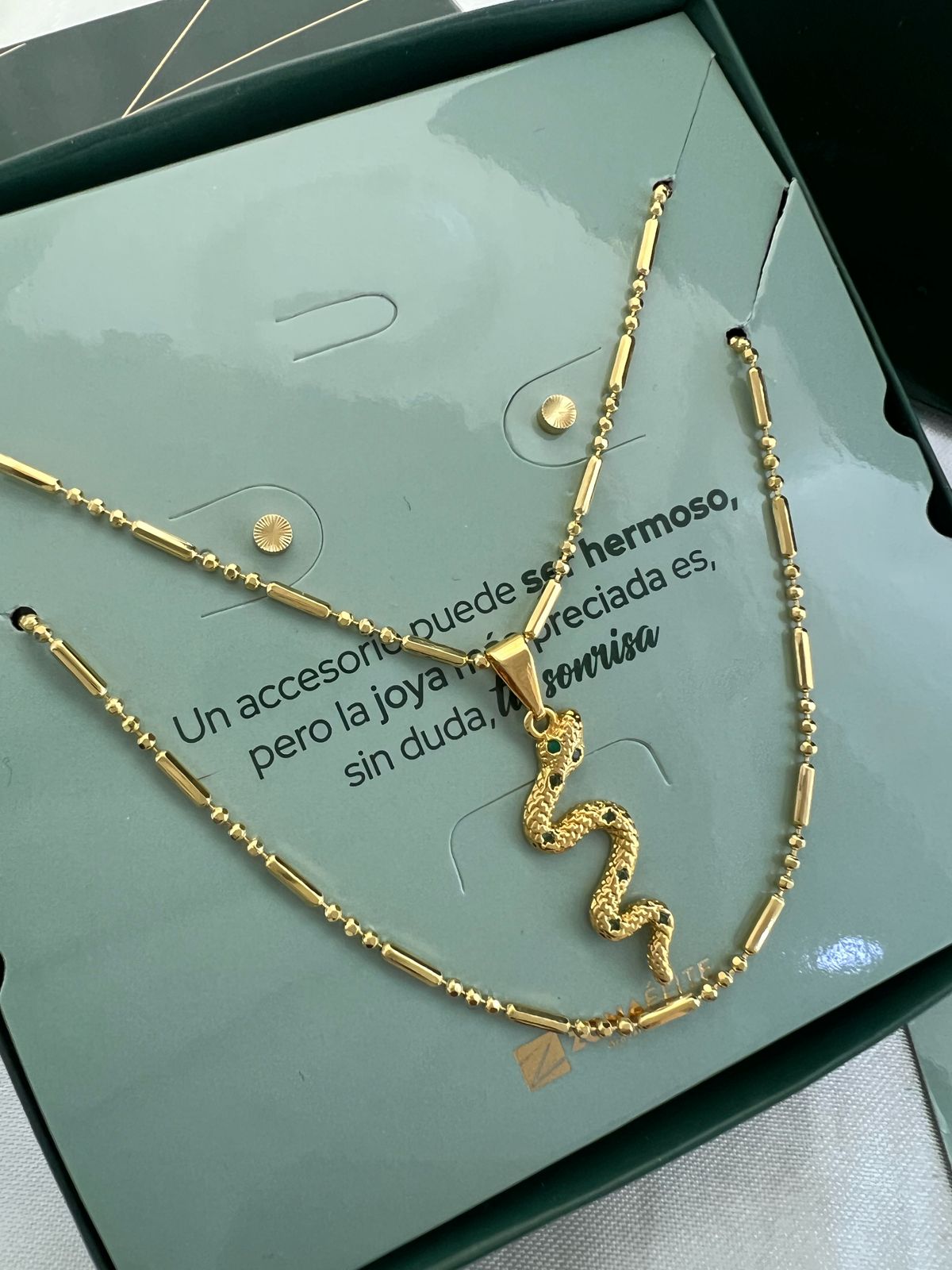 CADENA 44828 DIJE 23130 ARETE 34710
